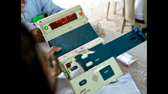EVM machines found at dhaba in Solapur district