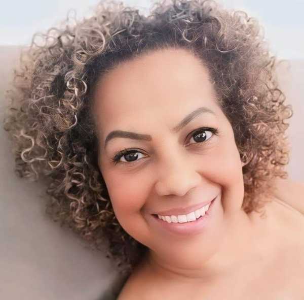 Integrante de ala da Portela morre após mal súbito durante ensaio técnico