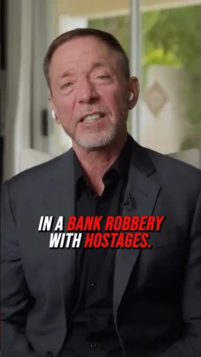 Exposing bank robber's strategies 🏦