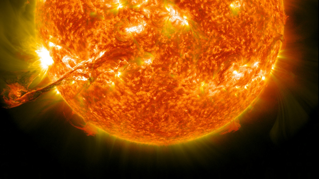 Erupting sun may have fired a cannibal CME racing straight at Earth