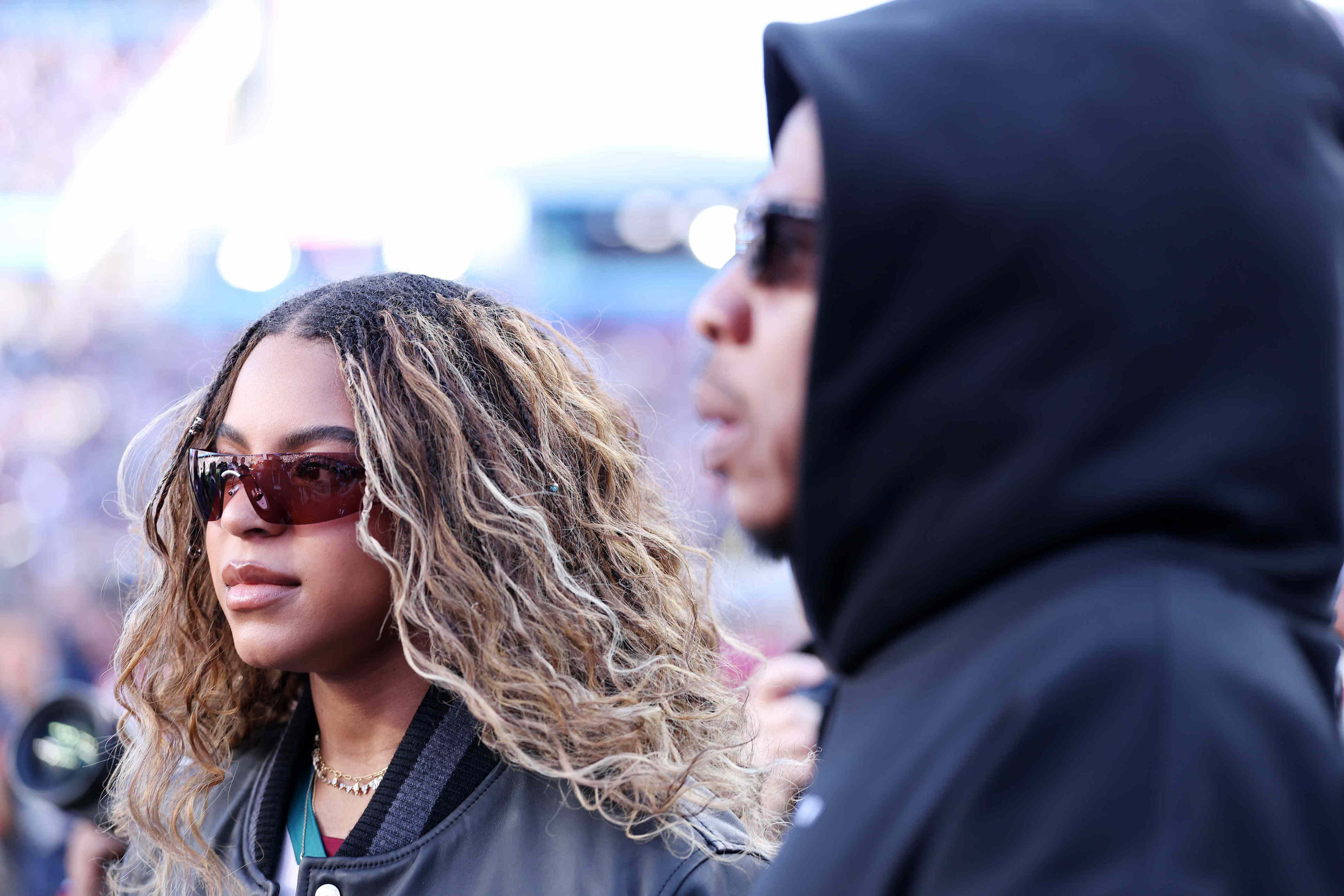 Blue Ivy looks just like Beyoncé at the Super Bowl 2026 with blonde ...