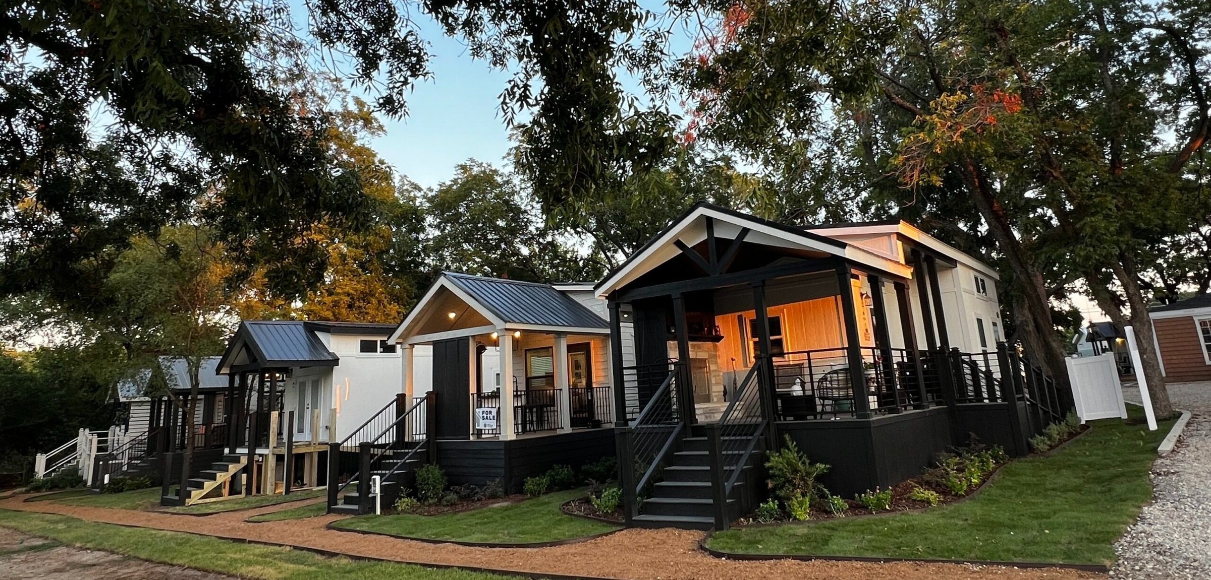 Người già Mỹ bán nhà to, vào làng tí hon dưỡng già