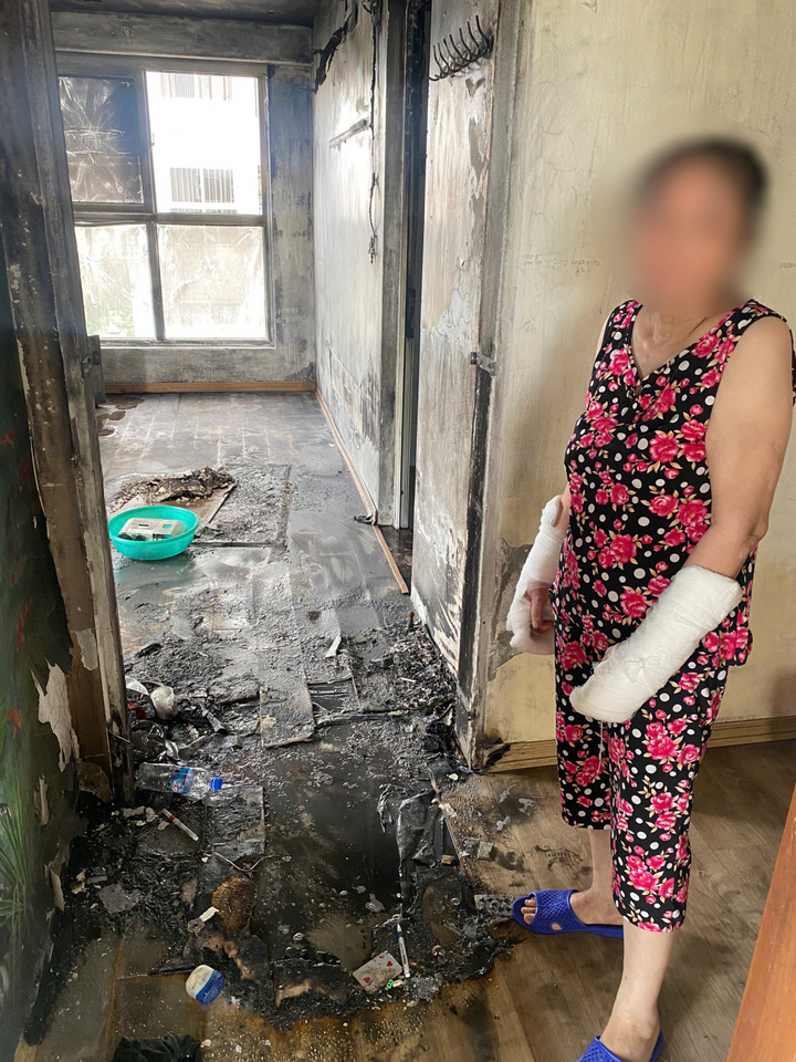 Mâu thuẫn với con dâu, mẹ chồng tẩm xăng đốt căn hộ, hai cháu nội bị bỏng