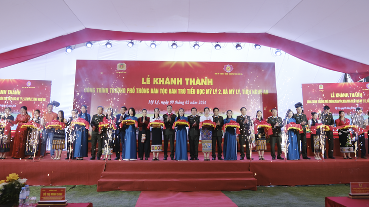 Dựng lại ngôi trường từng bị lũ 'xóa sổ' ở vùng biên xứ Nghệ