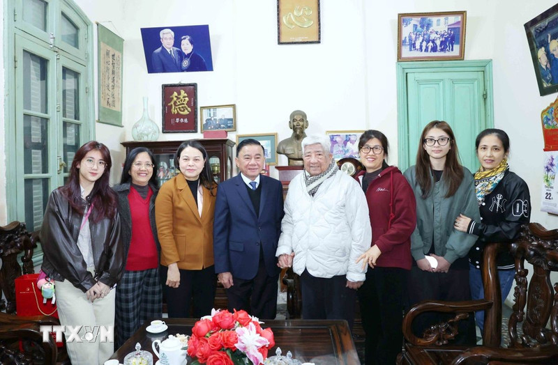 Thường trực Ban Bí thư chúc Tết các đồng chí nguyên lãnh đạo Đảng, Nhà nước