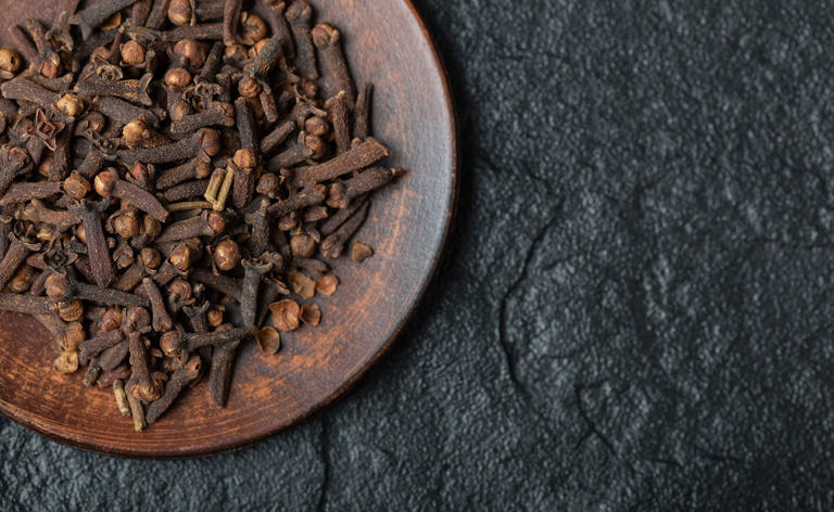 Can eating clove or laung after lunch make your oral health better?