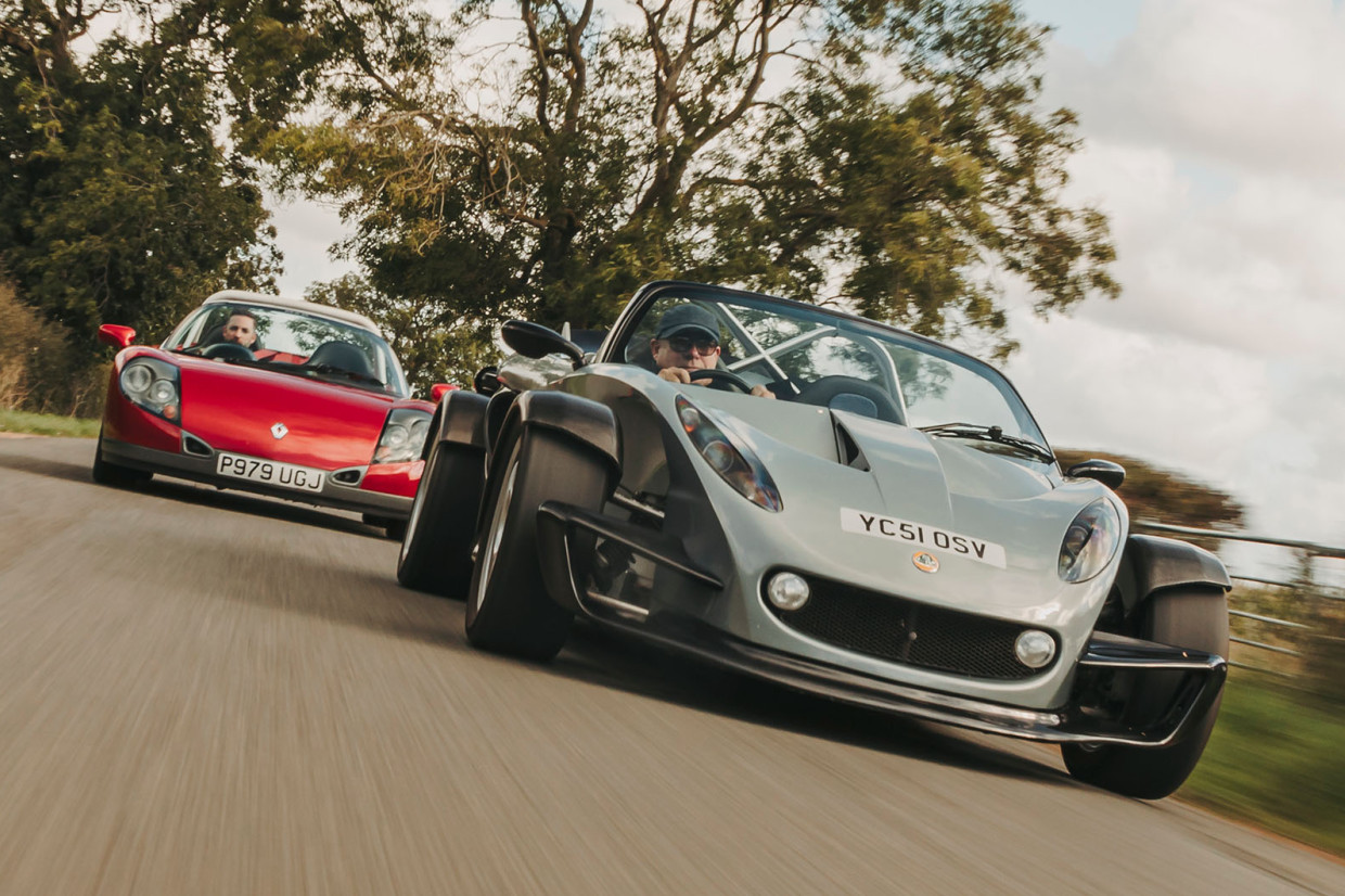 Renault Sport Spider vs Lotus 340R: mais leve, mais rápido, melhor!