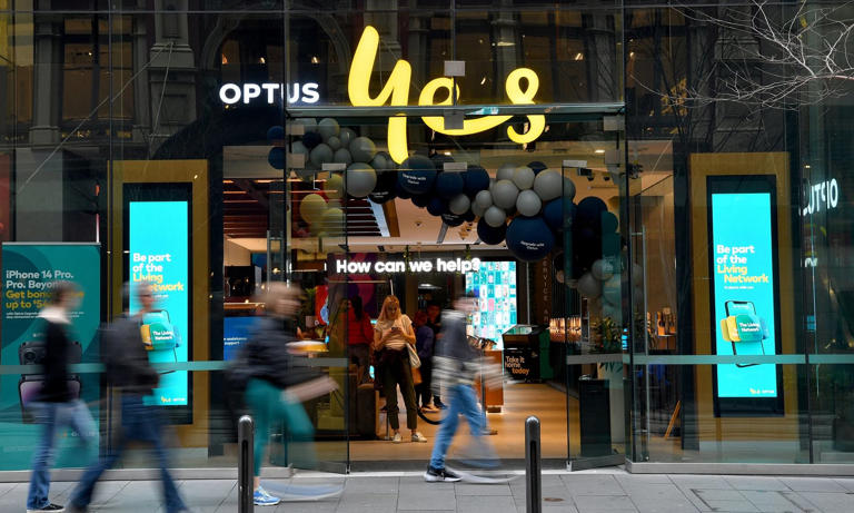 Optus hit by another outage with thousands of customers' phones stuck ...