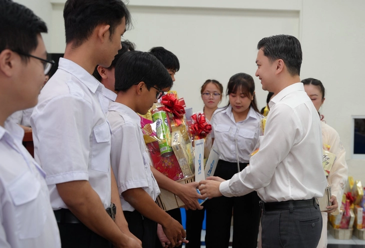 Trung ương Hội Sinh viên Việt Nam thăm, chúc Tết 50 cán bộ Hội Sinh viên cấp cơ sở tại TP.HCM