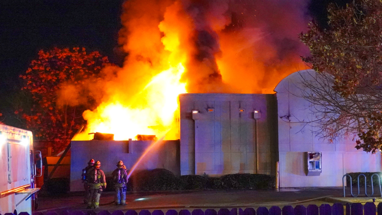Crews respond to fire at empty South Austin commercial building