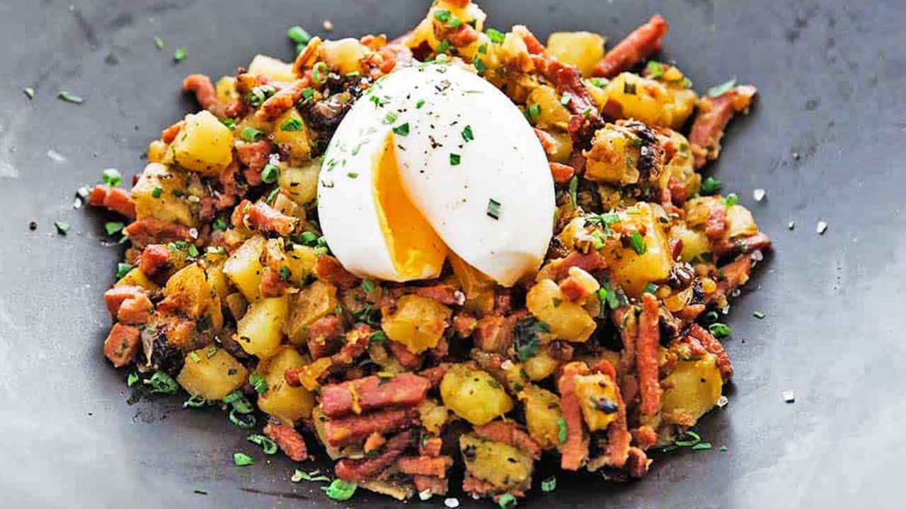 I can’t stop making this garlicky corned beef hash and eggs