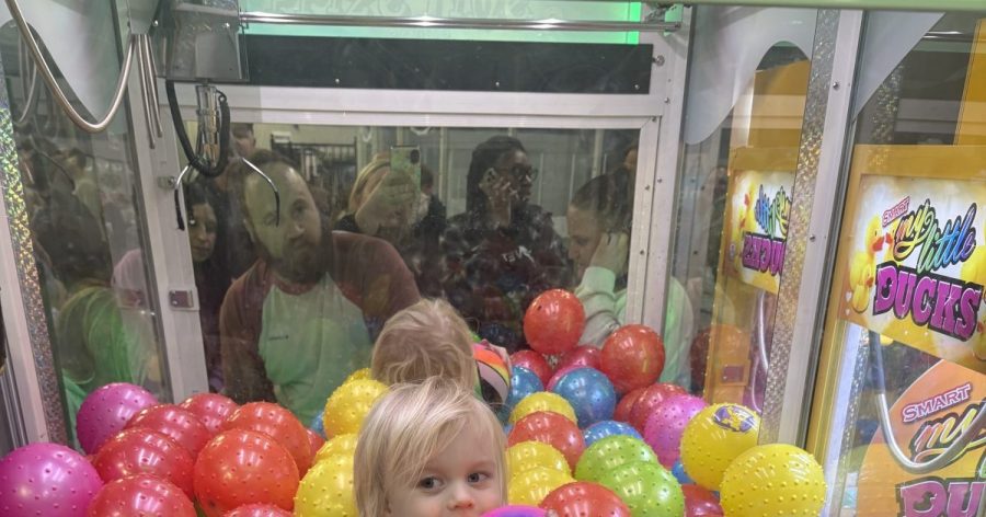 Watch: Toddler climbs into claw machine<br><br>