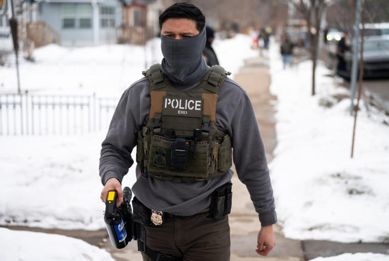 New bill would freeze hiring ICE agents