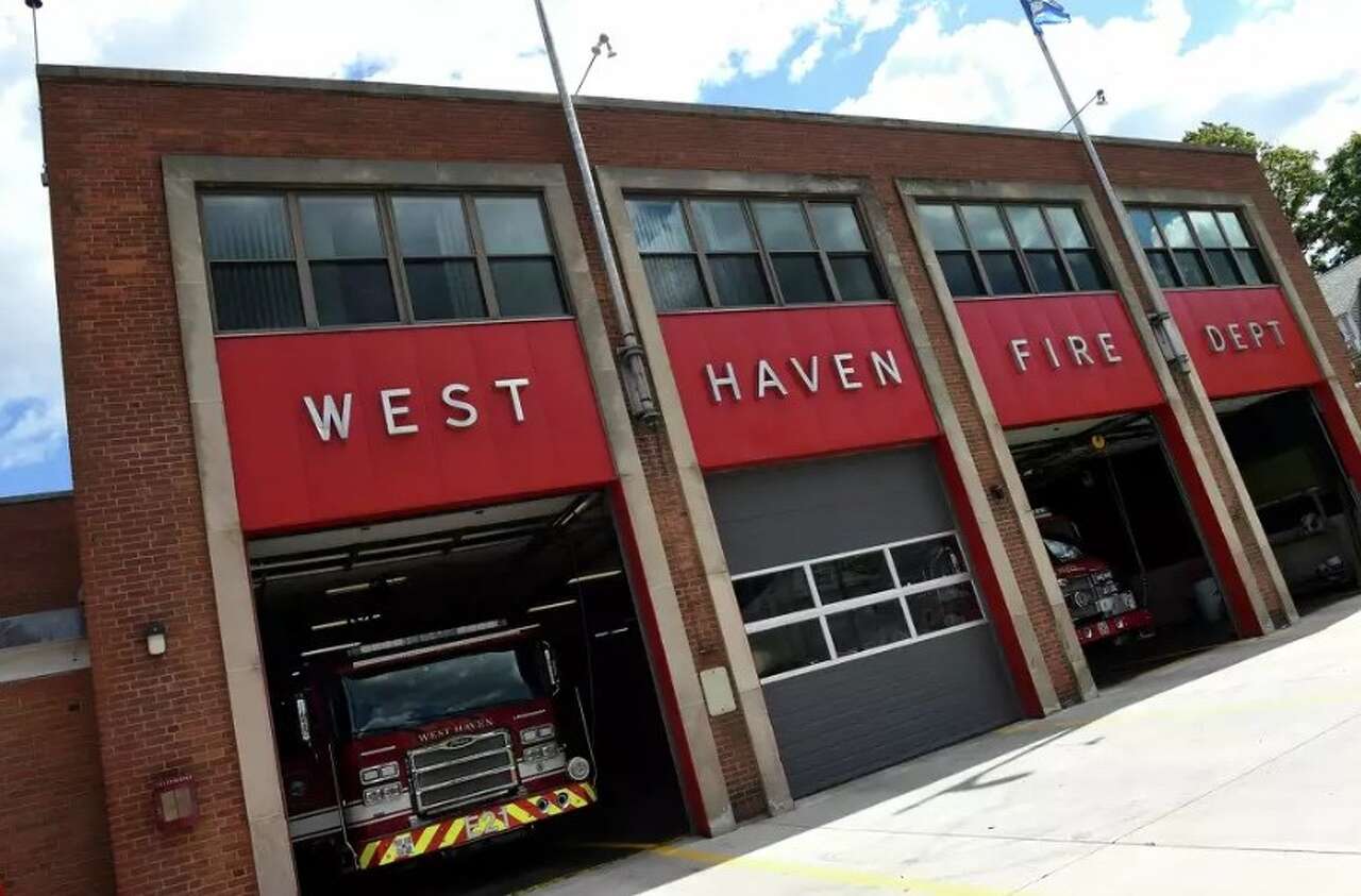3 people rescued after becoming stranded by rising tide at West Haven's Bradley Rocks, officials say