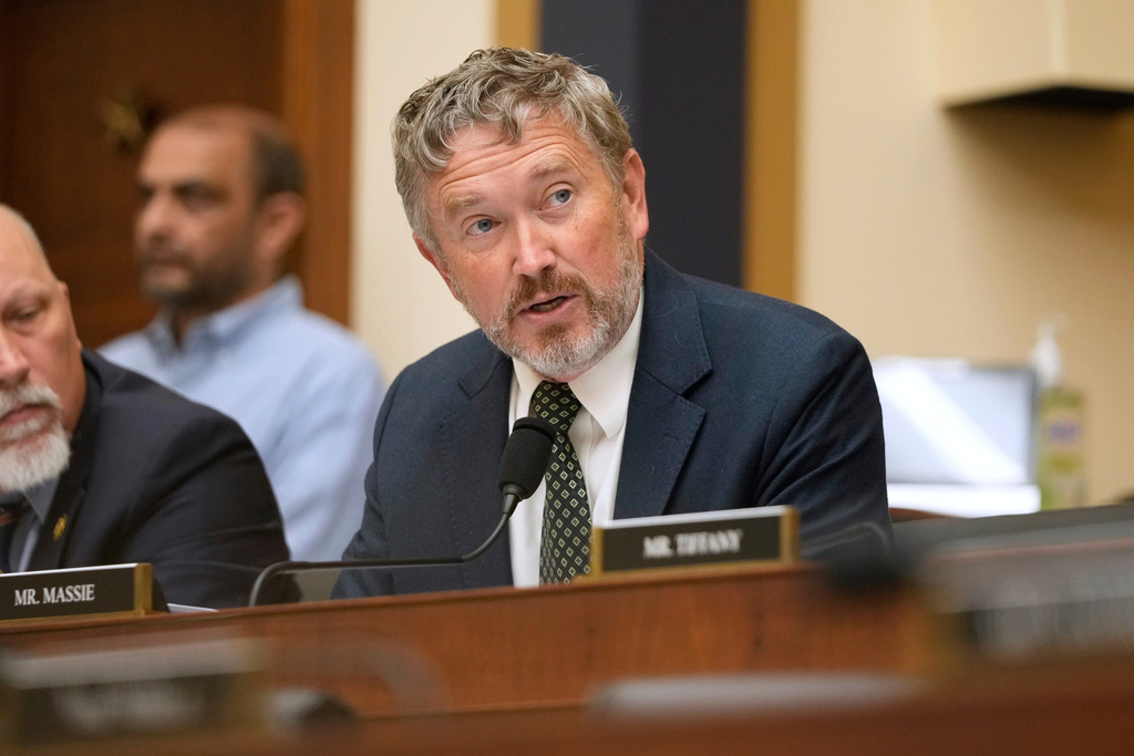 Thomas Massie bets anti-establishment brand can survive Trump backlash