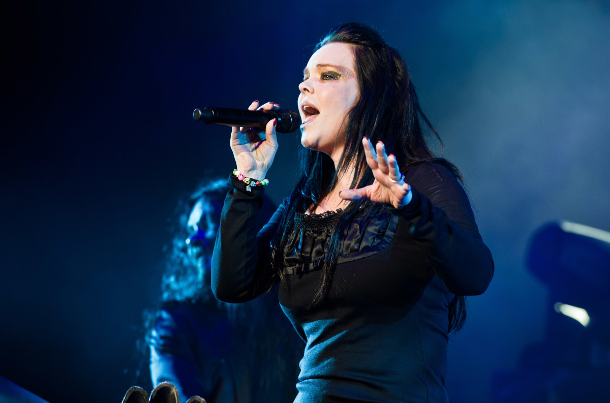2000s heavy metal rocker announces important update on world tour