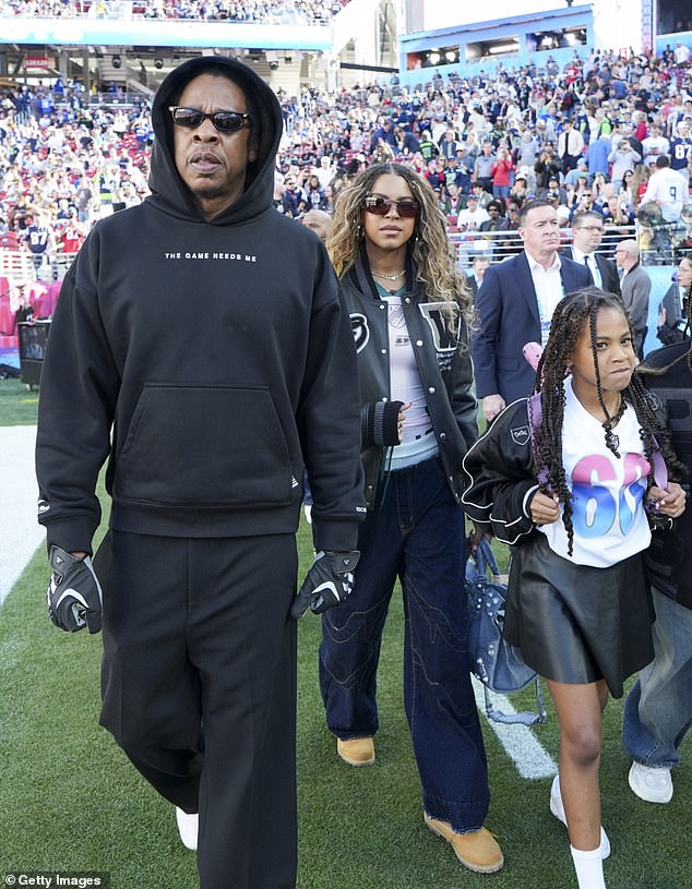 jay-z-and-beyonce-s-daughter-rumi-runs-riot-at-super-bowl-before-being