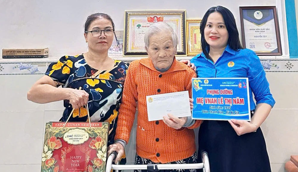 Công đoàn UACV, Đà Nẵng nhận phụng dưỡng Mẹ Việt Nam Anh hùng Lê Thị Năm