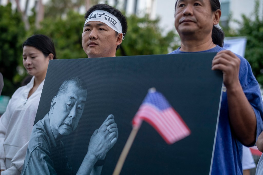 Jimmy Lai: Legisladores condenan la sentencia de muerte impuesta por China a un ciudadano británico