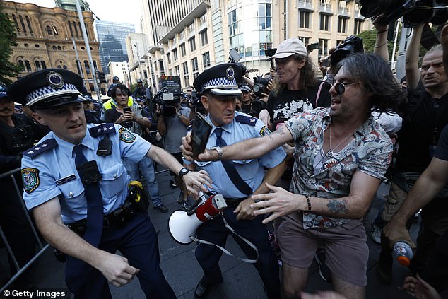 Top cop reveals what sparked protest chaos and slams pro-Palestine ...