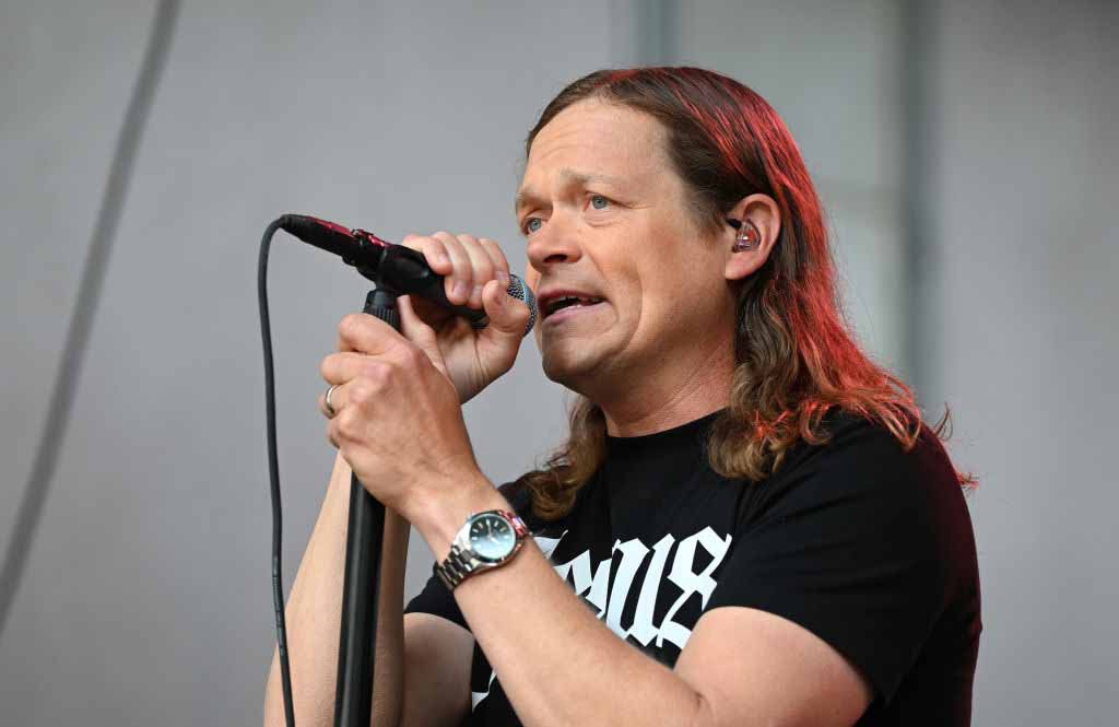 3 Doors Down lead singer Brad Arnold dies aged 47 after cancer diagnosis<br><br>