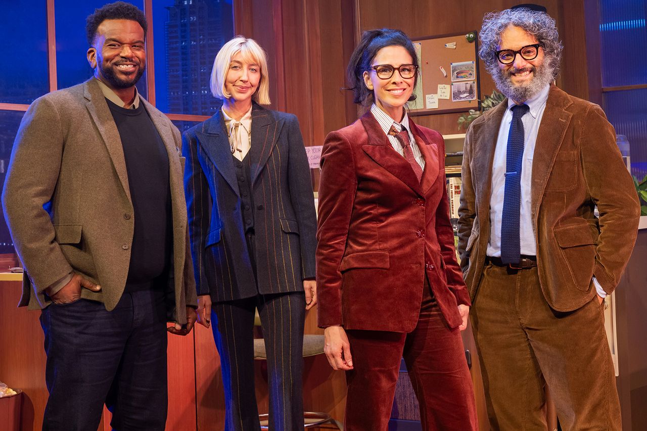 Craig Robinson, Heidi Gardner, Sarah Silverman y Jason Mantzoukas en 'All Out: Comedia sobre la ambición' Matthew Murphy