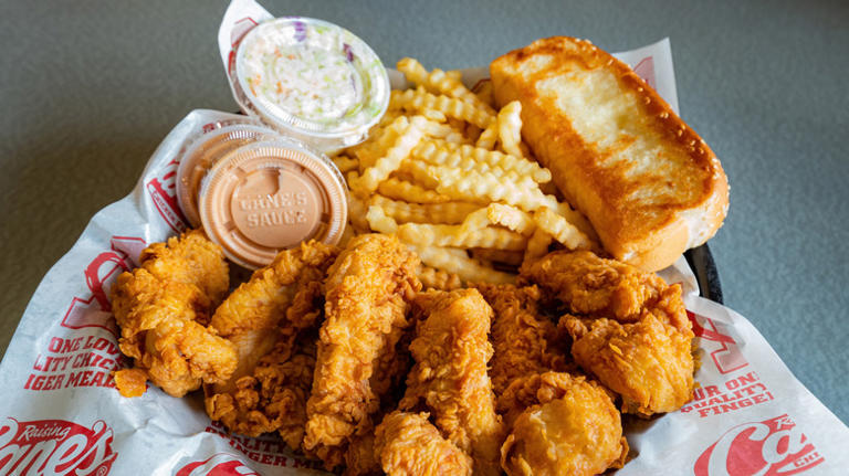 Here's why almost no one knows the secret of Raising Cane's sauce
