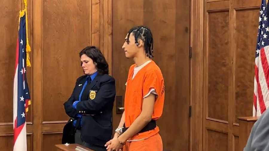 Murder trial delayed after defendant asks for new lawyer