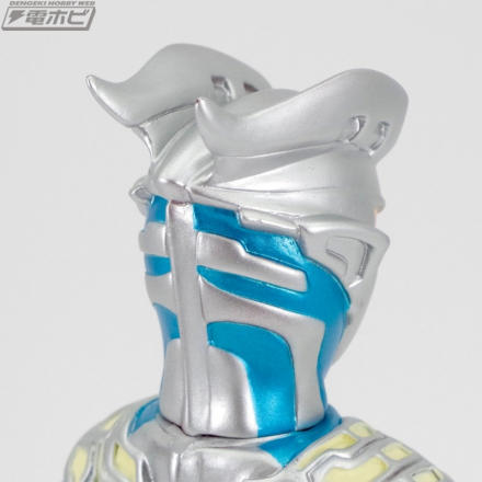 ブルマァクの伝統を受け継ぐソフビモデルの「ウルトラマンゼロ」と