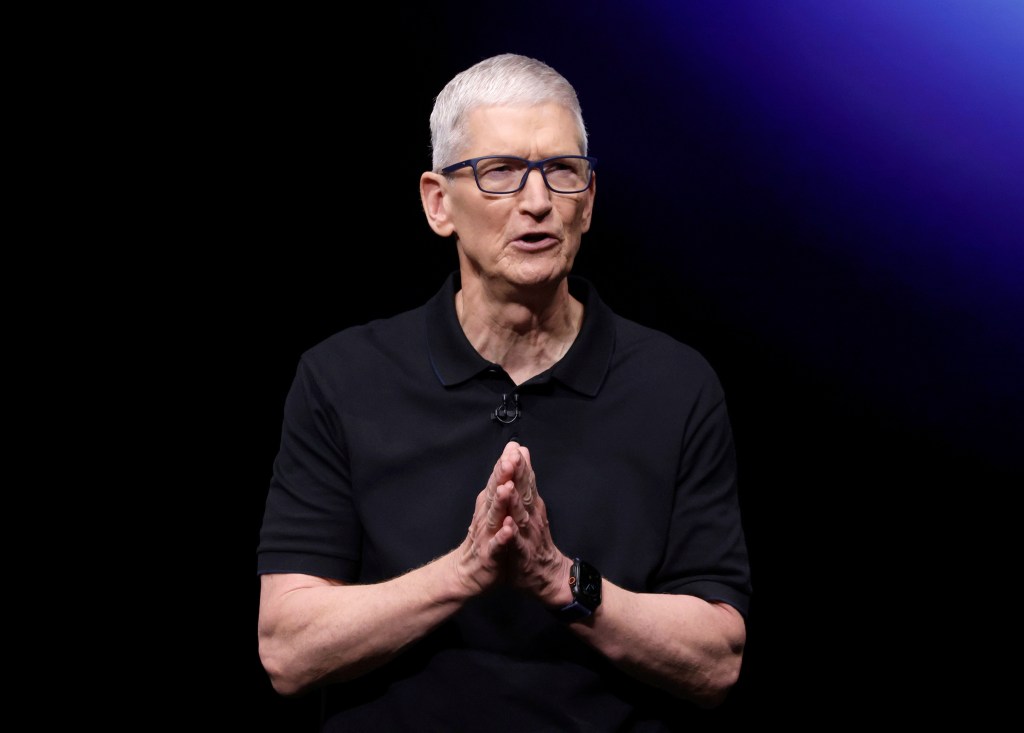Tim Cook’s full memo to Apple staff on ICE shooting after White House visit