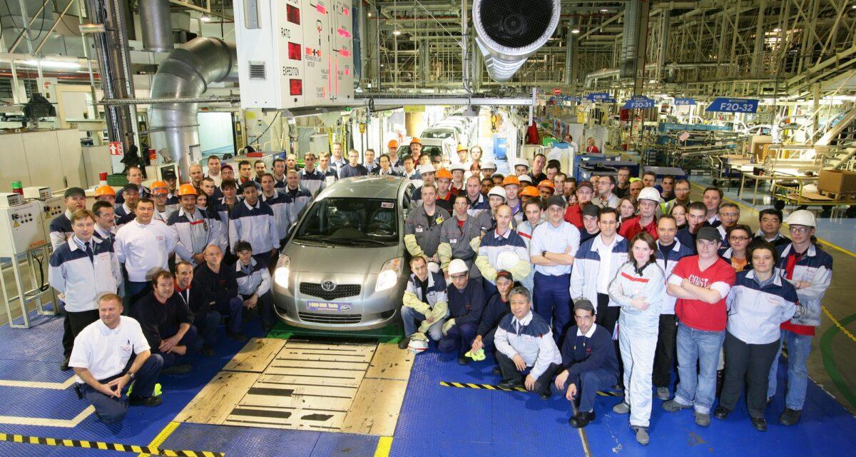Toyota célèbre les 25 ans de production de sa Yaris dans le Nord de la ...