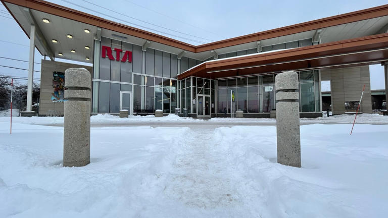 Barons and Greyhound leave downtown Cleveland