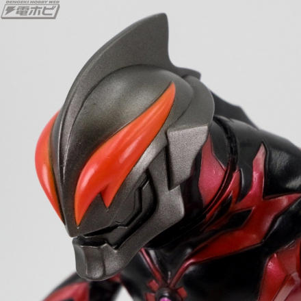 ブルマァクの伝統を受け継ぐソフビモデルの「ウルトラマンゼロ」と