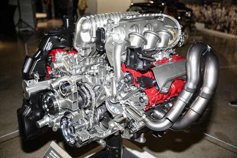 Corvette engine build experience returns for Z06 and ZR1 V-8