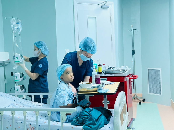 Bệnh viện Nhi đồng 1 lần đầu ghép tế bào gốc cứu sống bệnh nhi H'Mông suy tủy nặng