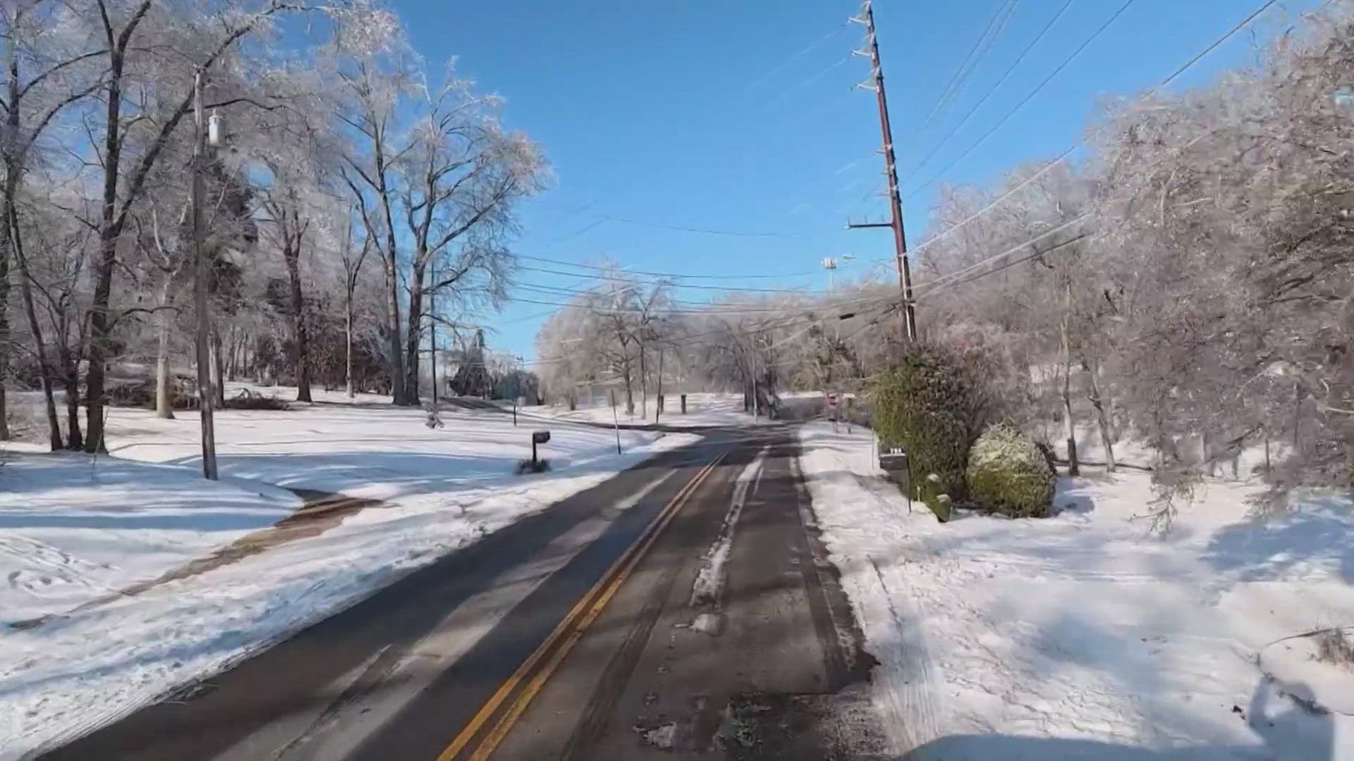 Hundreds of thousands without power in Tennessee, Mississippi