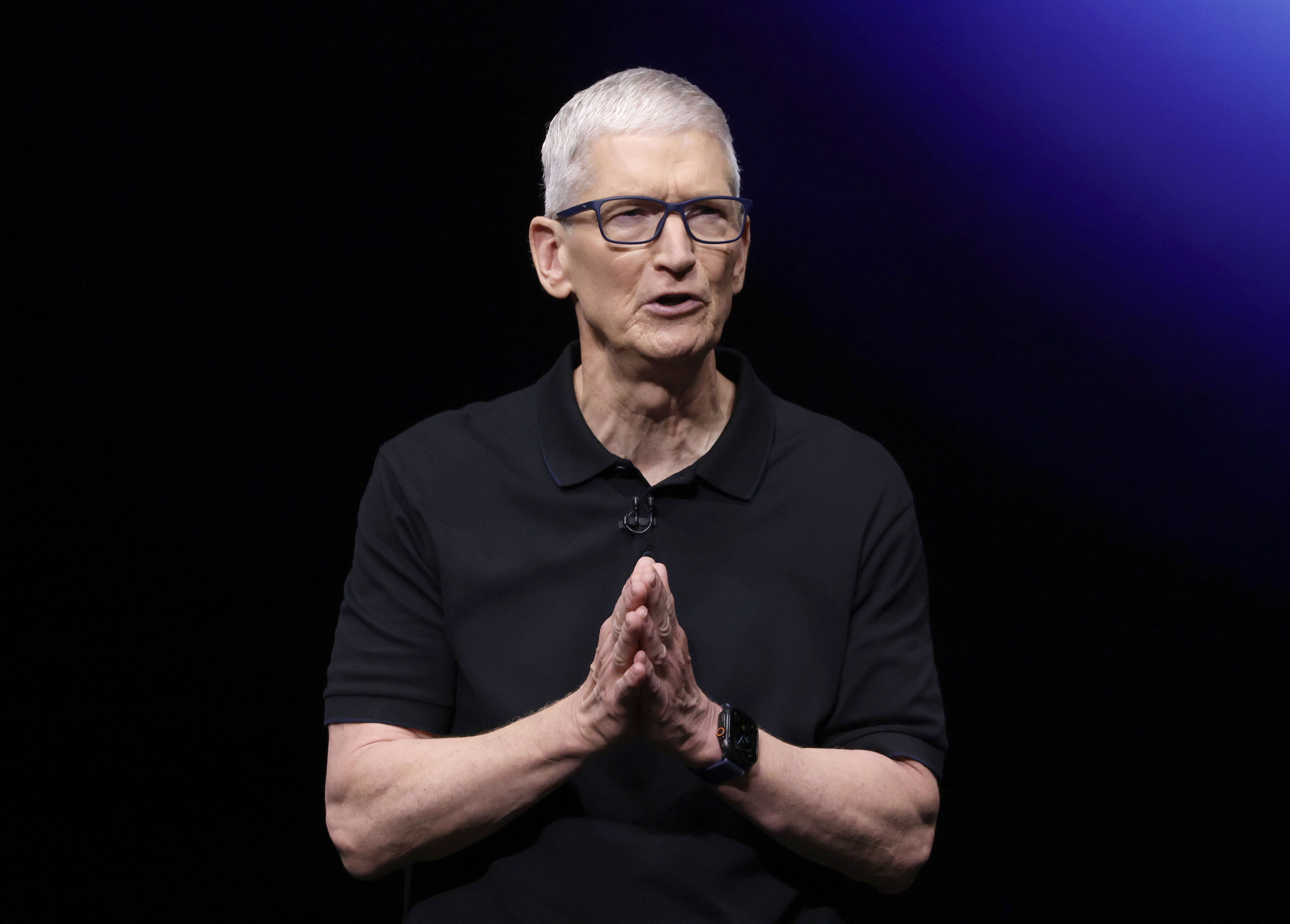 Tim Cook’s full memo to Apple staff on ICE shooting after White House visit<br><br>