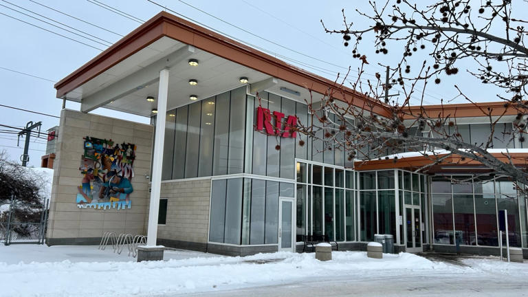 Barons and Greyhound leave downtown Cleveland