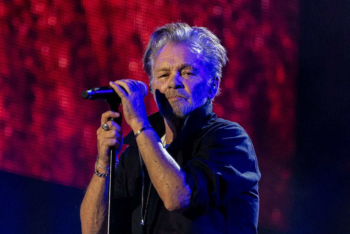 John Mellencamp's unconventional pre-tour workout: cigarettes and treadmill