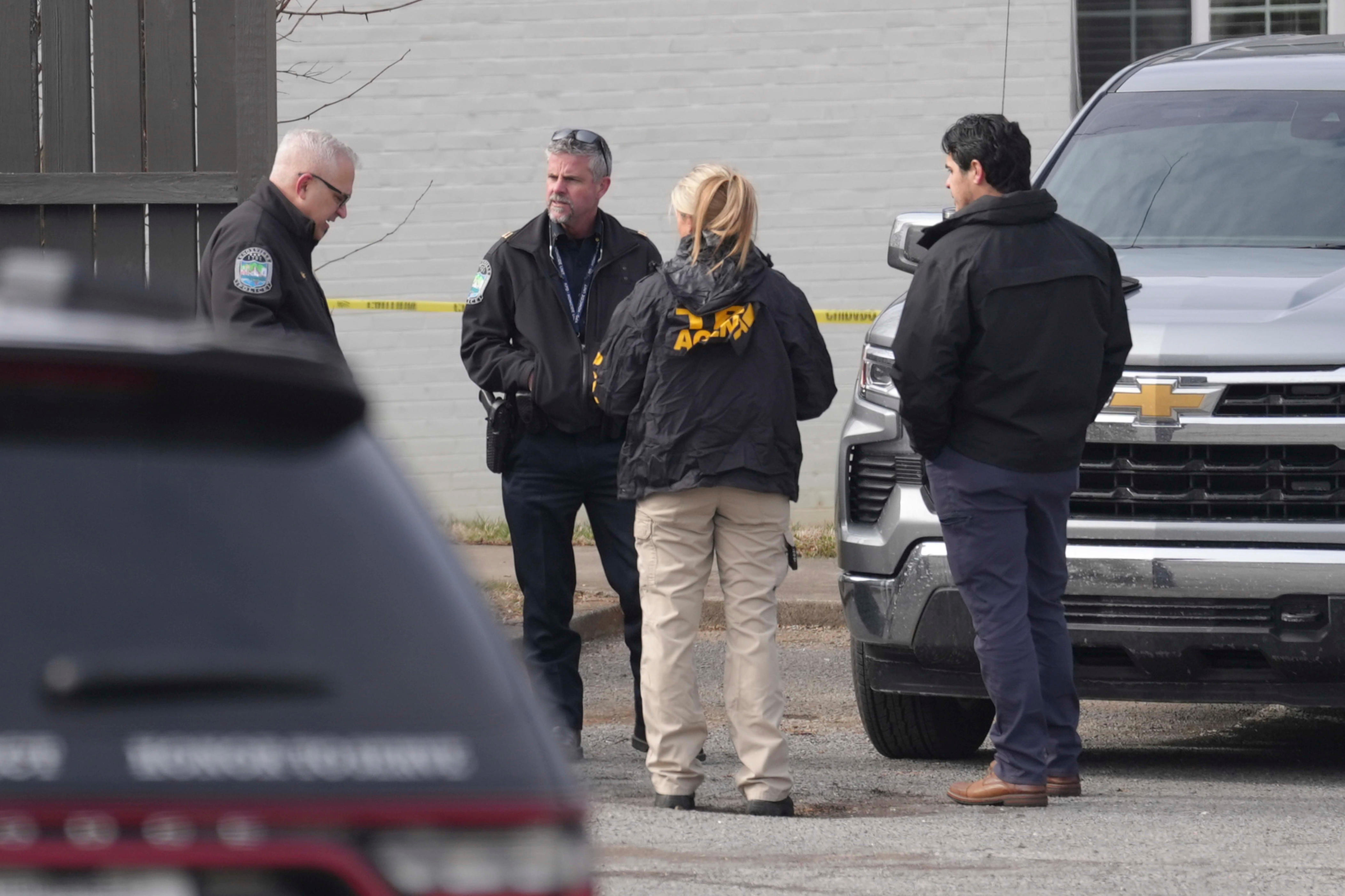Knoxville police shoot, kill man while searching for endangered child