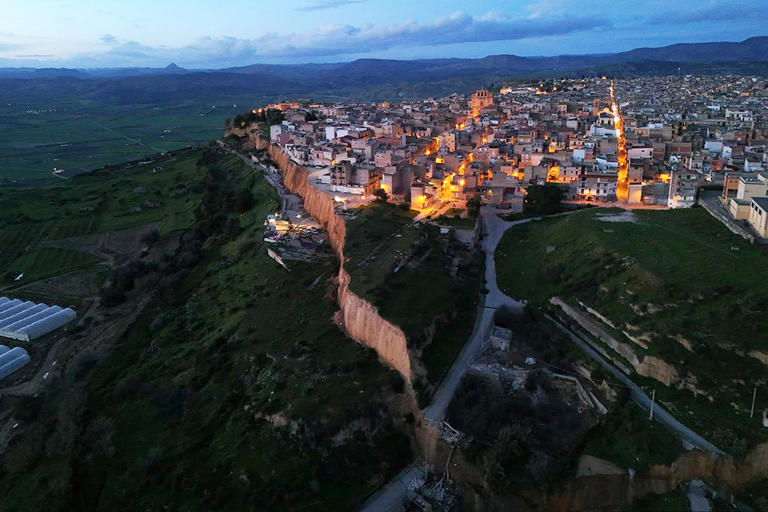 Huge landslide leaves Sicilian homes teetering on cliff edge as 1,500 ...