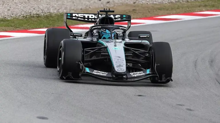 Test F1 Barcellona, day 3: Mercedes schiacciasassi, si vede McLaren