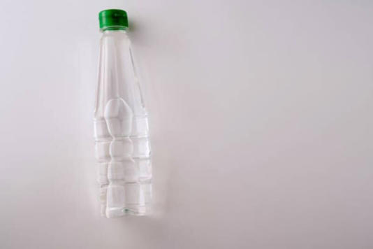 El aroma intenso del vinagre funciona como un inhibidor natural para varias plagas domésticas. 