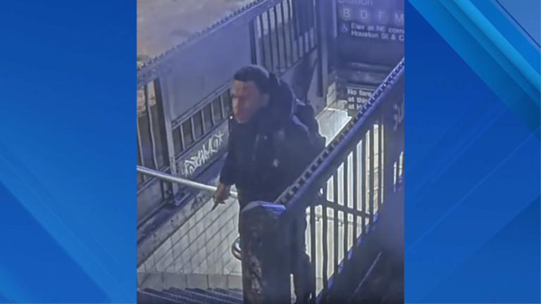 Man stabbed multiple times at Manhattan subway station: NYPD