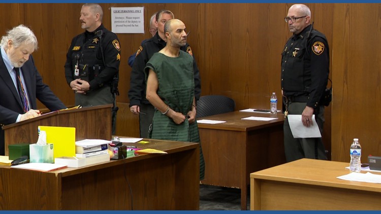 Man accused of stabbing family members held on one million dollar bond
