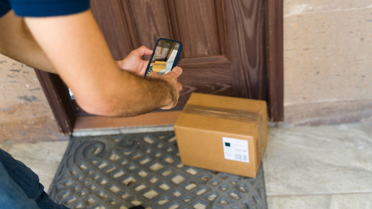 Colis : cette erreur avec le QR code peut vider votre compte en banque ...