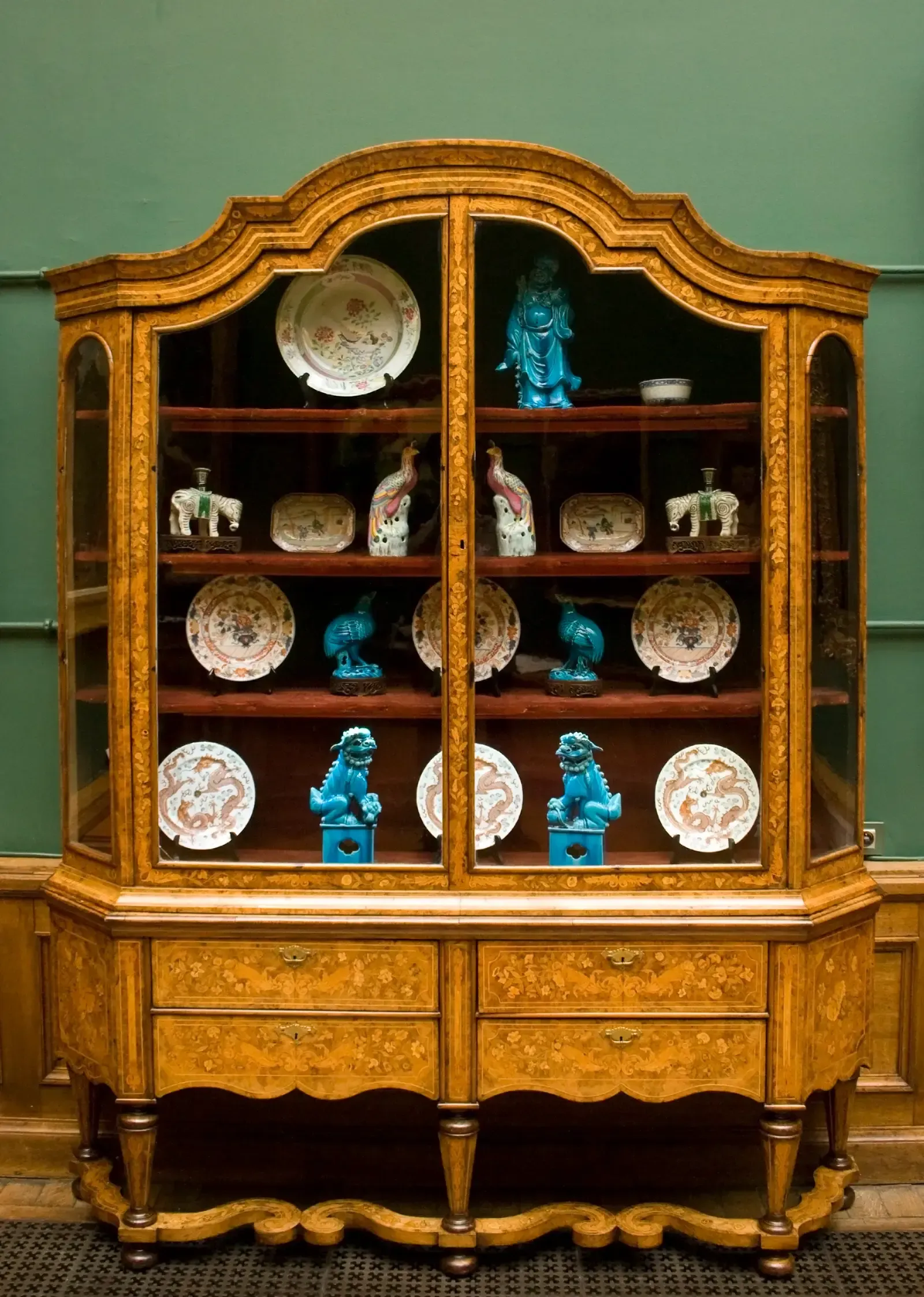 10 useless items boomers still hang on to that waste space