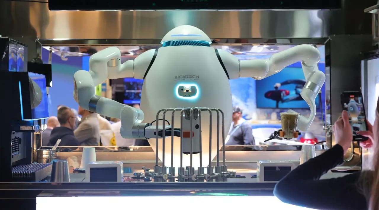 Why is Richtech Robotics stock falling one day after announcing a deal ...