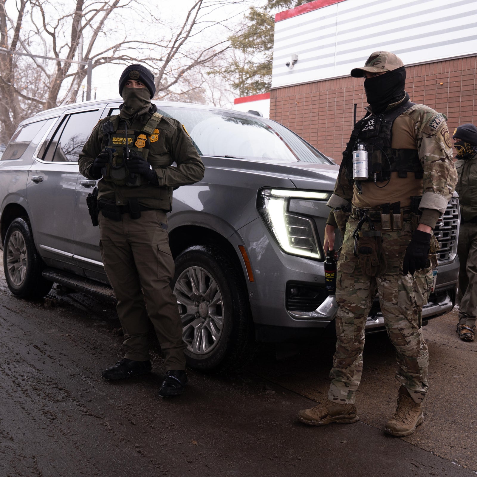 Federal agents involved in Pretti shooting placed on administrative ...