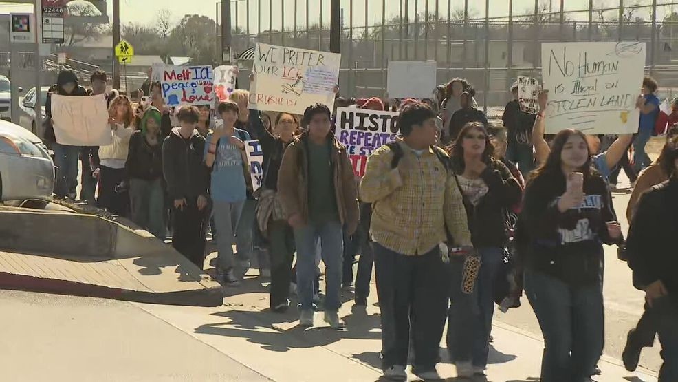 Roosevelt High School students hold walk-out protest against local ICE ...